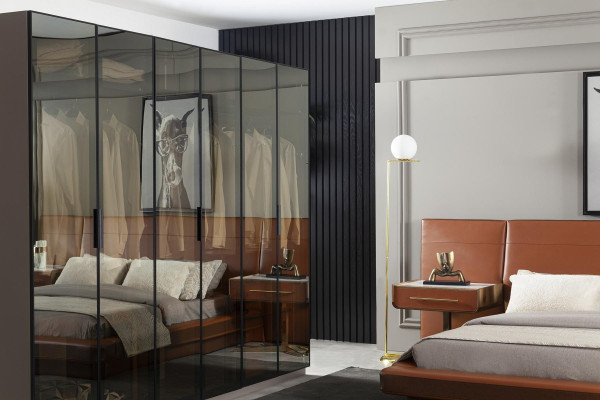 Transparent sliding door wardrobe