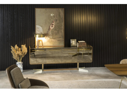Mobile mirror table