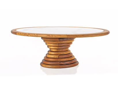 Modern living room table that combines aesthetics and functionality
