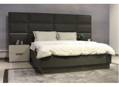 Luxury bedroom set designer bed with 2 nightstands, completely new 3 pieces.