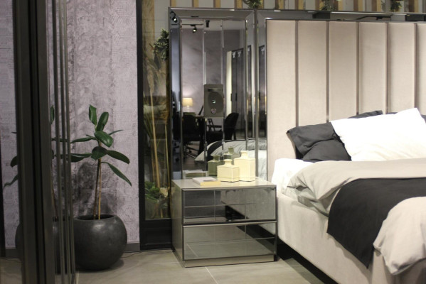 Bed 2x Nightstands Bench Design Bedroom Set 4-piece Luxury Furniture New