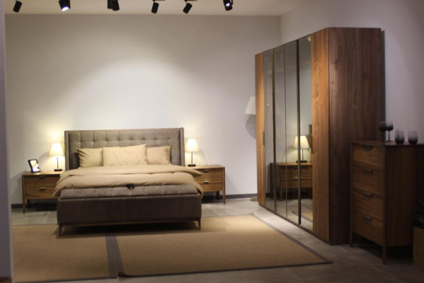 Designer bedroom set luxury bed 2x nightstands wood completely new 3 pieces.