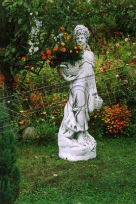 Roman figure statue woman figures statues sculpture sculptures
