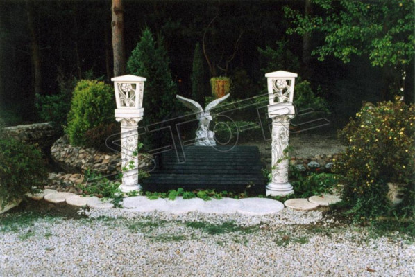 Base for columns, column foundation, garden, terrace, place figures, decoration