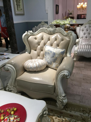 Upholstered 1-Seater Antique Style Chairs Beige Wood Baroque Throne Royal Armchair