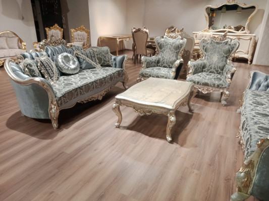 Three-seater sofa 3 blue carved legs silver-tone Chesterfield couches