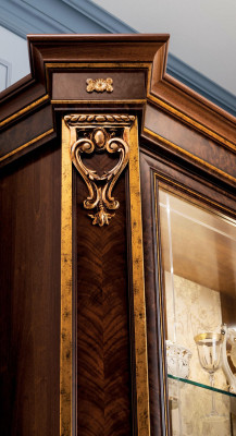 Complete dining room set: display cabinet, table, sideboard, mirror, set of 4 chairs.