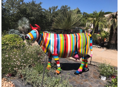 Designer Abstract Modern Figure Cattle Luxury Plastic Deco Garden Sculptures
