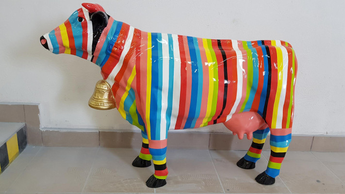 Designer Abstract Figure Modern Statue Cow Plastic Deco Garden Sculptures