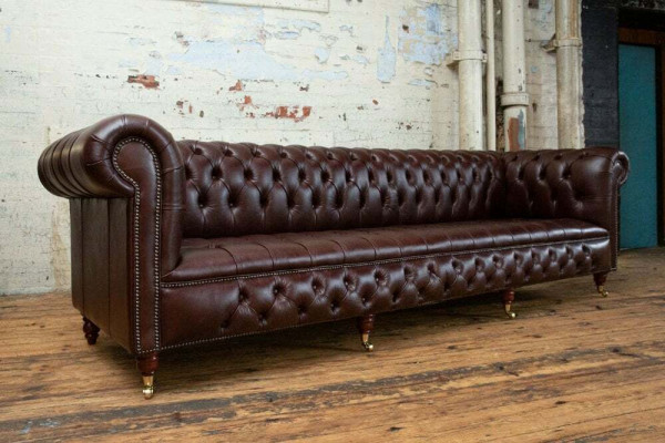 Brown Chesterfield 4-Seater Classic Luxury Baroque Rococo Sofa