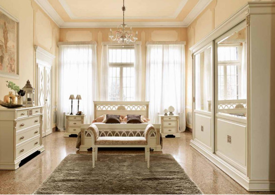 Bed + 2x Nightstand 3-piece Bedroom Set Solid Wood Designer Luxury Bedroom Baroque