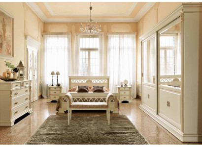 Bed + 2x Nightstand 3-piece Bedroom Set Solid Wood Designer Luxury Bedroom Baroque