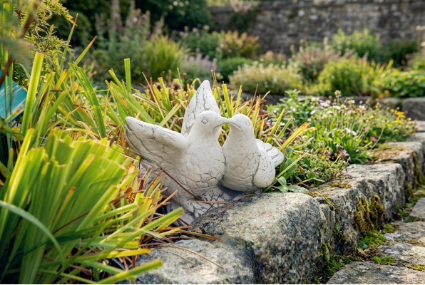 Garden decoration pigeons terrace stone figures figurine statue sculpture