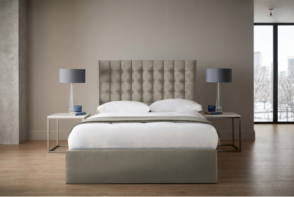 Modern light beige Chesterfield double bed designer bedroom bed