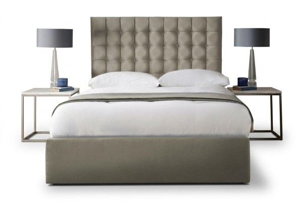 Modern light beige Chesterfield double bed designer bedroom bed