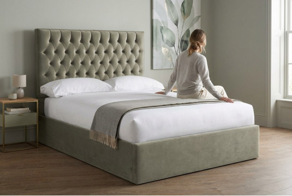 Tufted Chesterfield Double Bed Designer Bedroom Beds