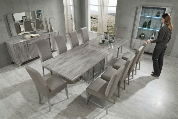 Set of 8 dining chairs