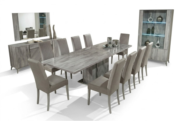 Set of 8 dining chairs