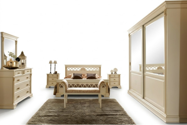 Bed + 2x Nightstand 3-piece Bedroom Set Solid Wood Designer Luxury Bedroom Baroque