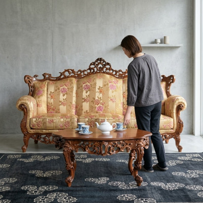 Classic Three-Seater Sofa + Coffee Table Set Classic Italian Furniture 2-piece Set