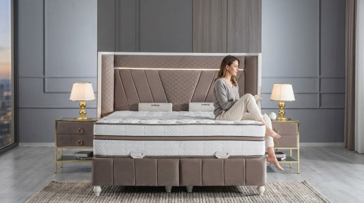 Luxury Bedroom Set Beige Bed 2x Nightstands Beds Furniture LED 3-piece