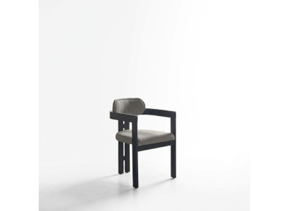 A state-of-the-art chair with an unusual shape and interesting legs with a comfortable gray-black backrest for the dining room.