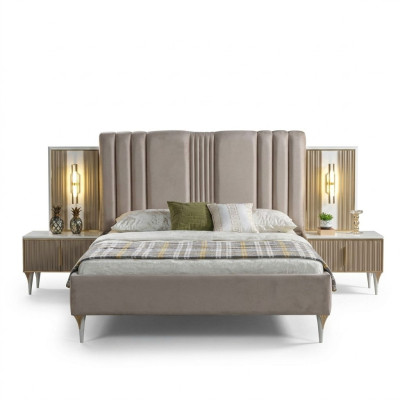 Elegant 3-piece furniture set with bed and nightstands
