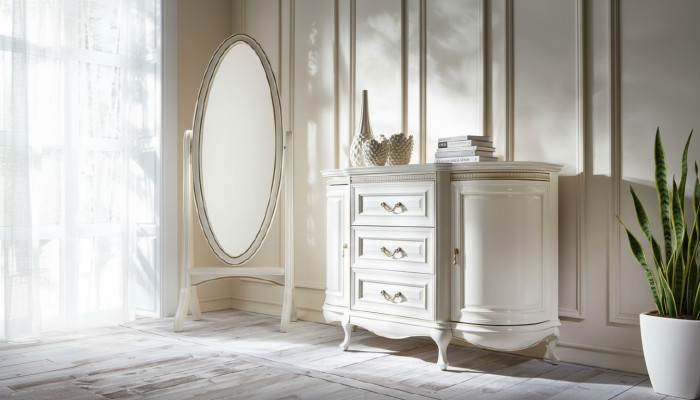 Classic dressing room with standing mirror and dresser - Verona